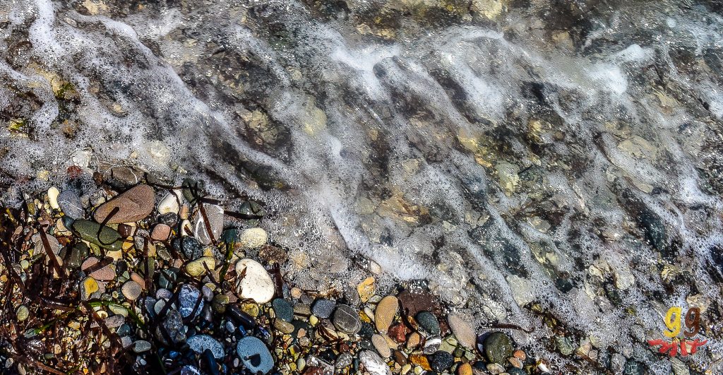 WAVES CRACHING OVER ROCKS STONES